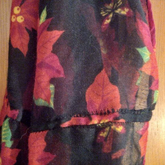 Poinsettia Full circle scarf - Picture 4 of 5